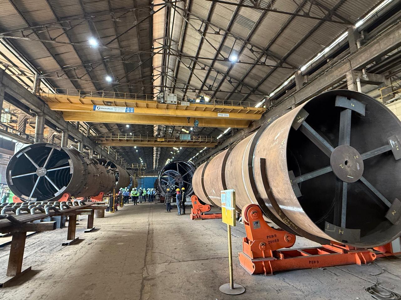 Газрын тос боловсруулах үйлдвэр (ГТБҮ)-ийн технологийн тоног төхөөрөмжүүдийн дийлэнх нь Энэтхэг улсын 20 шахам компанид үйлдвэрлэгдэж байна.